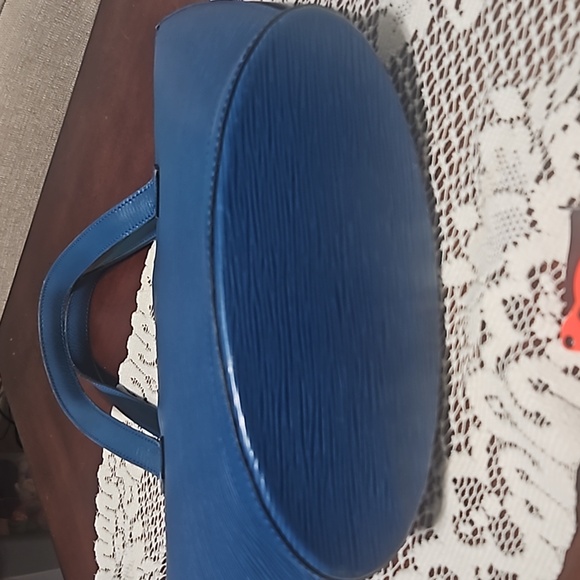 SALE FOR 24 HRS. LOUIS VUITTON EPI, guc - Picture 9 of 17